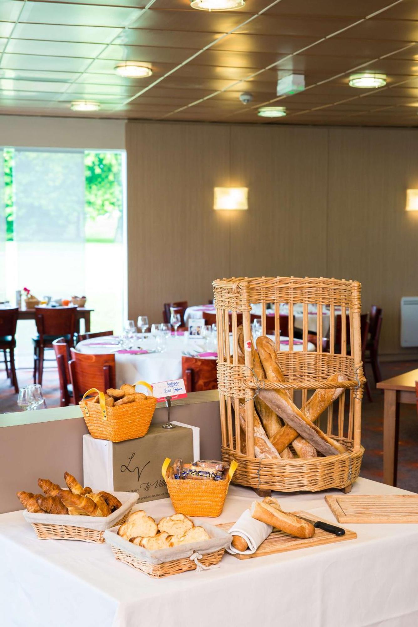 Brit Hotel Rennes St Gregoire - Le Villeneuve Saint-Gregoire  Bagian luar foto
