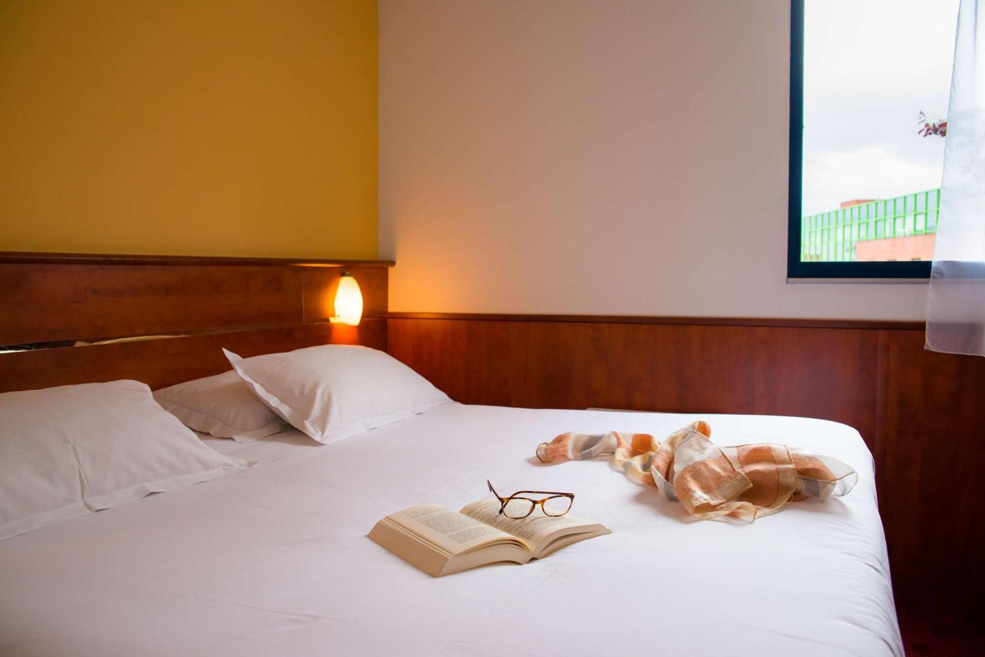 Brit Hotel Rennes St Gregoire - Le Villeneuve Saint-Gregoire  Bagian luar foto