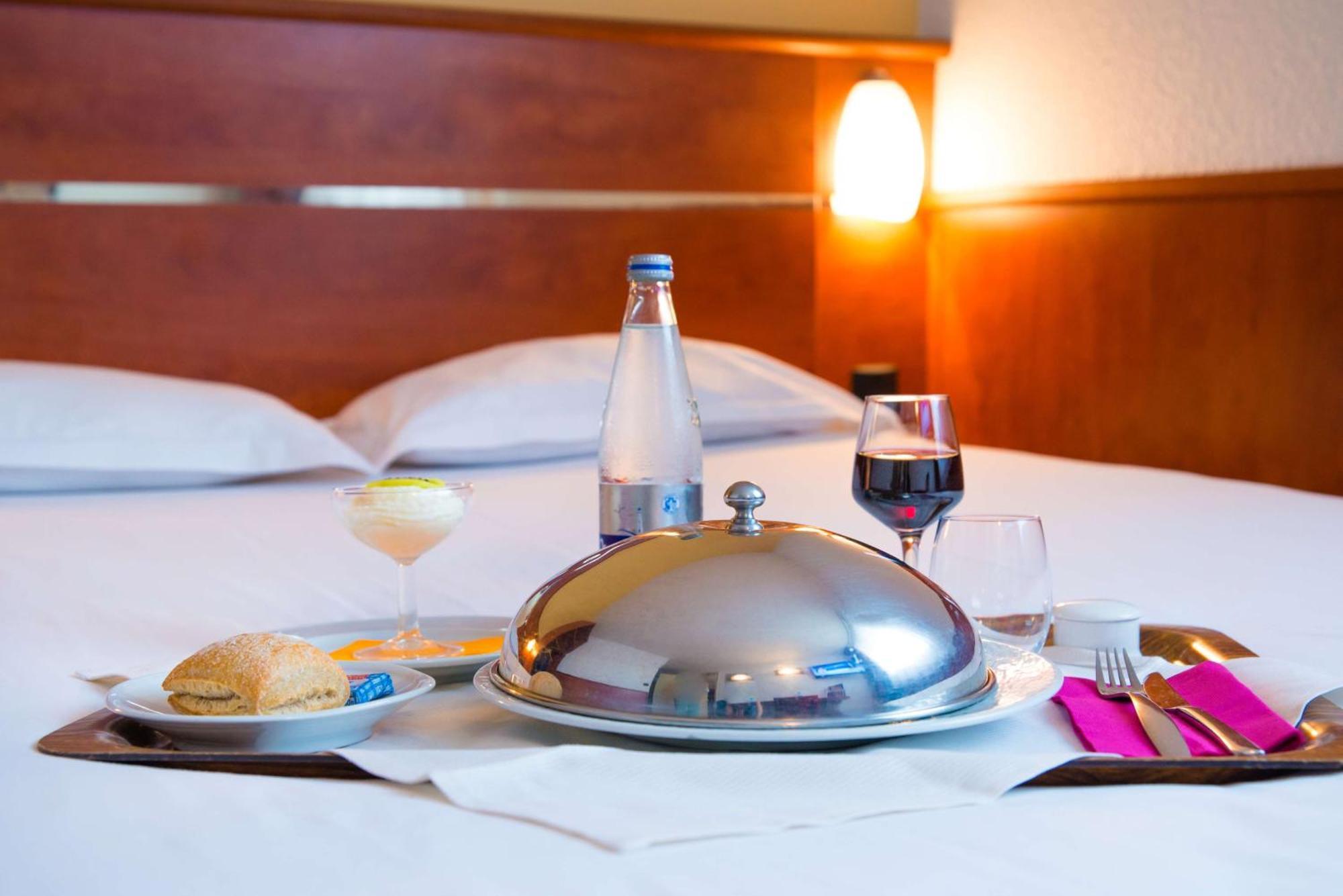 Brit Hotel Rennes St Gregoire - Le Villeneuve Saint-Gregoire  Bagian luar foto